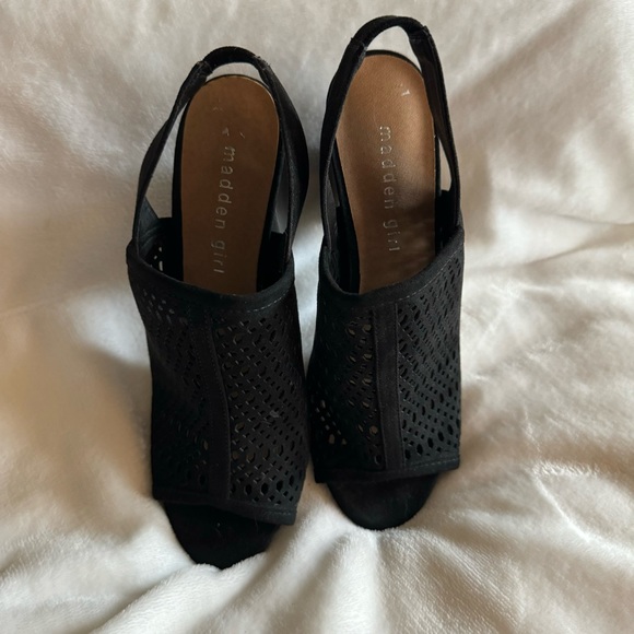 Black mesh designed heels with strap back - Picture 5 of 7